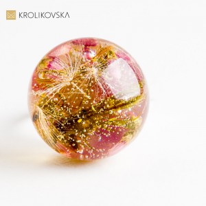 Ręcznie robiona biżuteria artystyczna z prawdziwymi kwiatami.