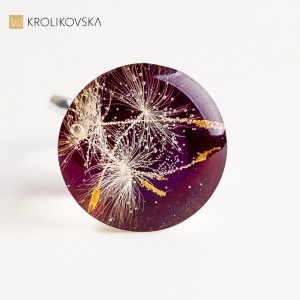 Pierścionek artystyczny dla kobiety – unikatowa biżuteria handmade.