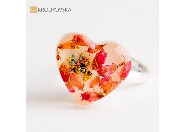 Ręcznie robiony pierścionek damski – unikatowa biżuteria artystyczna.