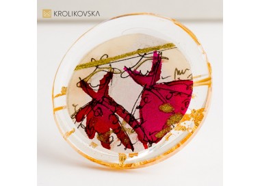 Pierścionek damski z grafiką malowaną tuszem – unikatowa biżuteria artystyczna.
