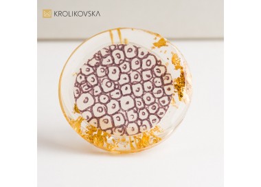 Ręcznie malowany pierścionek damski – niepowtarzalna grafika w biżuterii.