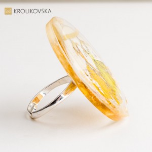 Unikatowy pierścionek damski z ręcznie malowaną grafiką – biżuteria handmade.