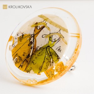 Unikatowy pierścionek damski z ręcznie malowaną grafiką – biżuteria handmade.
