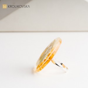 Unikatowy pierścionek damski z ręcznie malowaną grafiką – biżuteria handmade.