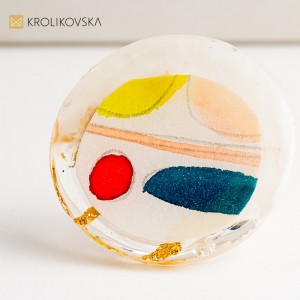Pierścionek handmade z ręcznie malowaną grafiką – wyjątkowa biżuteria damska.