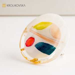 Pierścionek handmade z ręcznie malowaną grafiką – wyjątkowa biżuteria damska.