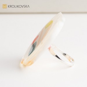 Pierścionek handmade z ręcznie malowaną grafiką – wyjątkowa biżuteria damska.