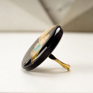Pierścionek artystyczny pozłacany ręcznie malowany z dużym złoto czarnym oczkiem