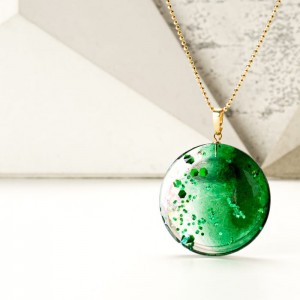 Elegancki naszyjnik, efektowna artystyczna biżuteria.