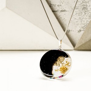 Gustowny naszyjnik- grafika.