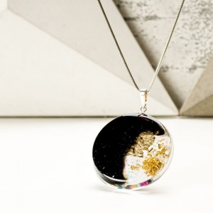 Gustowny naszyjnik- grafika.