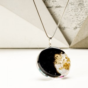 Gustowny naszyjnik- grafika.