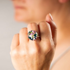 Pierścionek z dużym zielonym oczkiem ręcznie zrobiony Pierścionek z dużym zielonym oczkiem ręcznie zrobiony