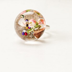 Pierścionek srebrny z drewienkiem, koralikami i prawdziwymi wrzosami