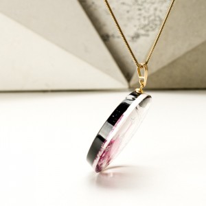 Różowy pozłacany naszyjnik artystyczny ręcznie malowany