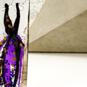 Duży naszyjnik do sukienki z fioletową ręcznie malowaną zawieszką