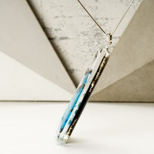 Naszyjnik hand made z ręcznie malowaną prostokątną niebieską zawieszką