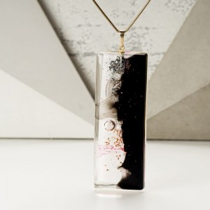 Biżuteria na prezent dla przyjaciółki z grafiką.