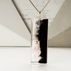 Biżuteria na prezent dla przyjaciółki z grafiką.