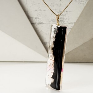 Biżuteria na prezent dla przyjaciółki z grafiką.