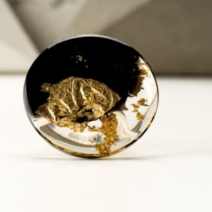 Broszka do sukienki okrągła czarno złota