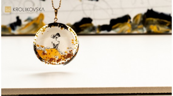 Przewodnik świadomego wyboru naszyjnika do dekoltu.