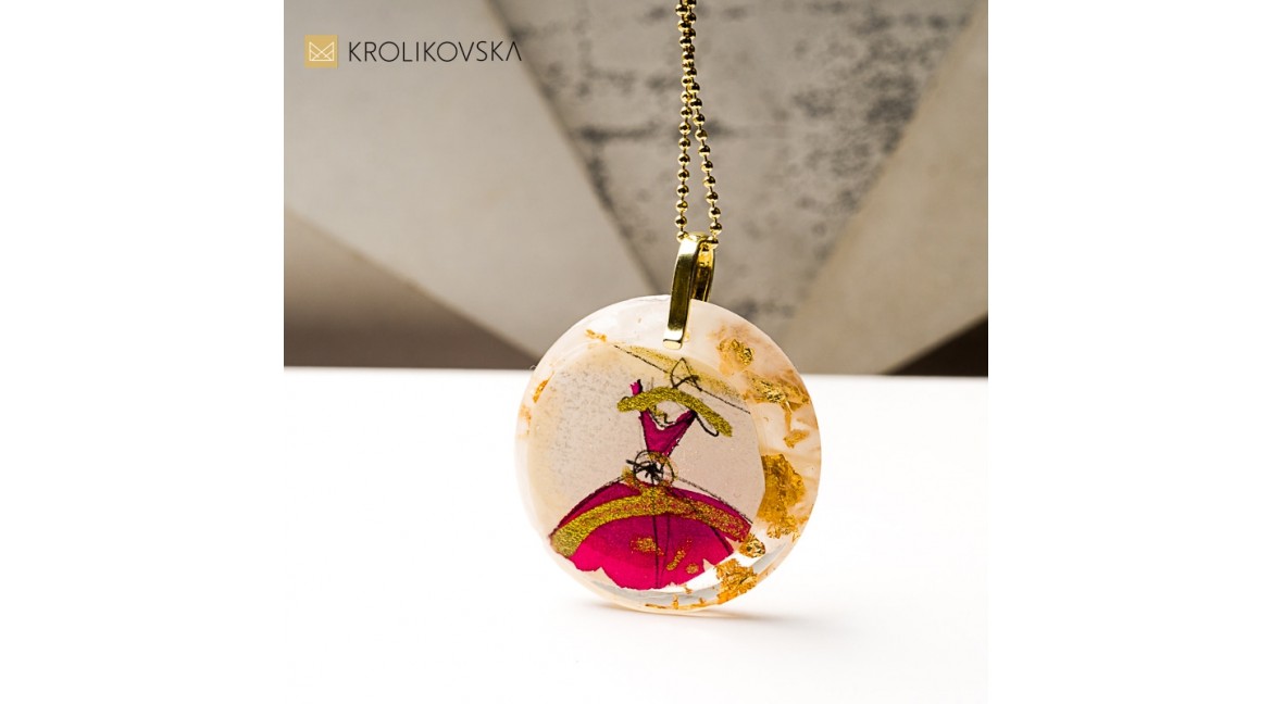 Jak dbać o biżuterię z żywicy, aby służyła przez lata? Praktyczny poradnik.