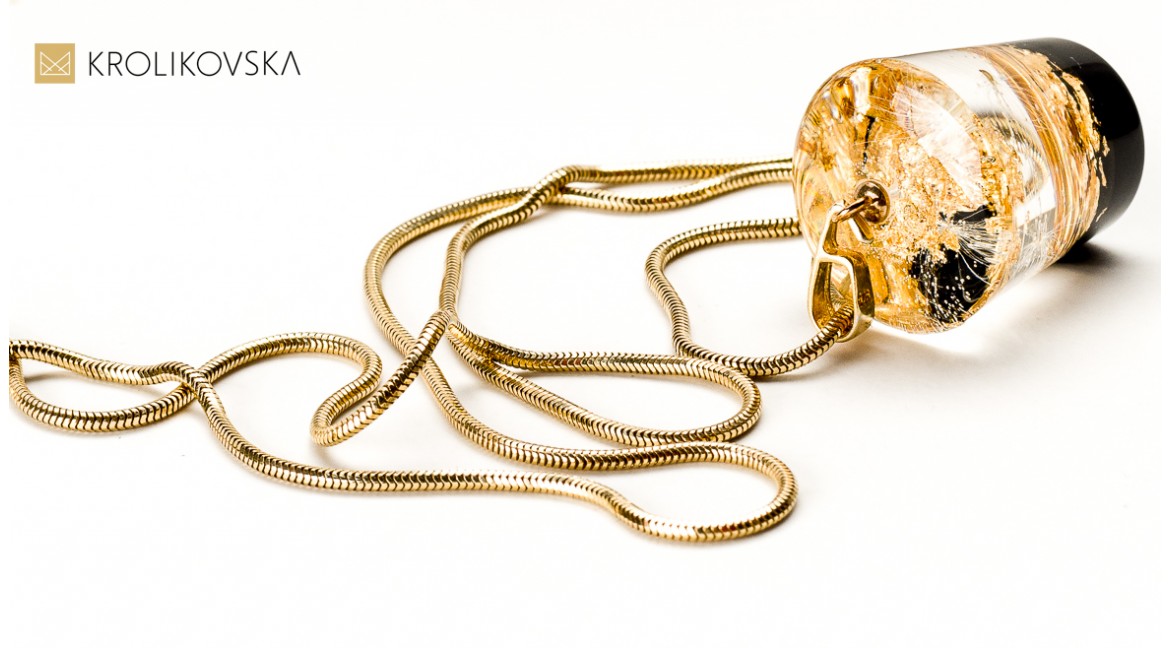 Jak dbać o biżuterię, żeby wyglądała jak nowa przez lata.